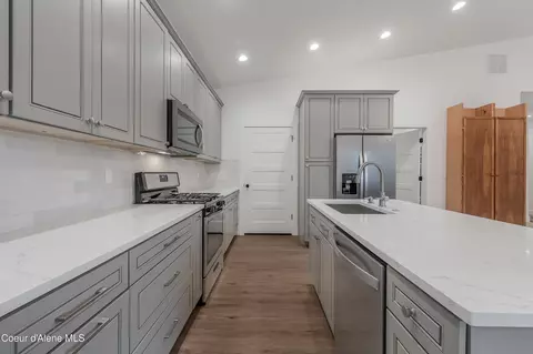 Kitchen - 13958 N Rainier Loop, Rathdrum, ID 83858 photo 2 of 5