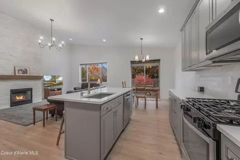 Kitchen - 13958 N Rainier Loop, Rathdrum, ID 83858 photo 4 of 5