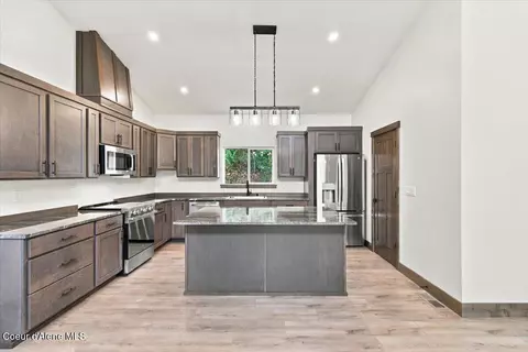 Kitchen - 1303 Pellens Rd, Pinehurst, ID 83850 photo 2 of 3