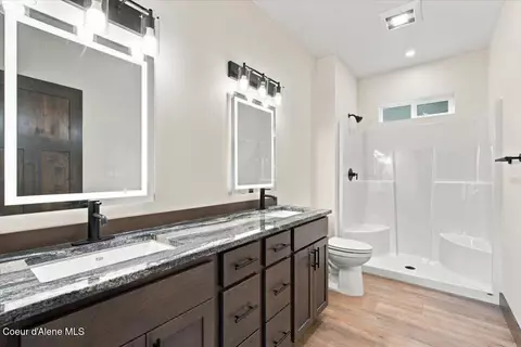 Bath - 1303 Pellens Rd, Pinehurst, ID 83850 photo 1 of 2
