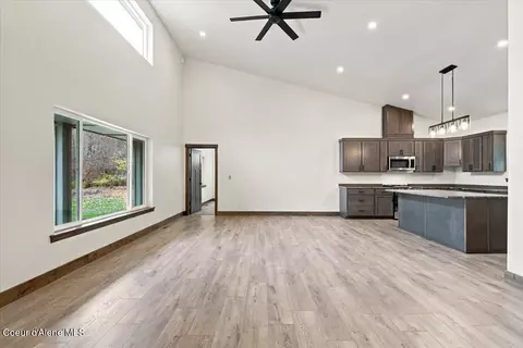 Living - 1303 Pellens Rd, Pinehurst, ID 83850 photo 2 of 3