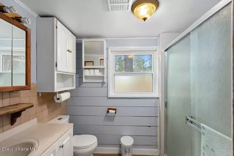 Bath - 1179 Cooper St, Plummer, ID 83851 photo 1 of 2