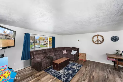 Living - 314 E Jensen Dr, Hayden, ID 83835 photo 1 of 2