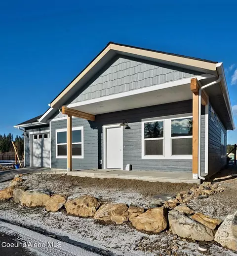 251 8th St, Priest River, ID 83856