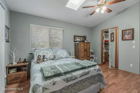 Bedroom - 251 E Park Ave, Harrison, ID 83833 photo 6 of 10
