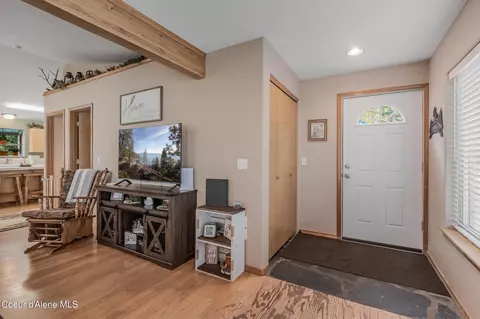 Entry Way - 251 E Park Ave, Harrison, ID 83833 photo 1 of 2