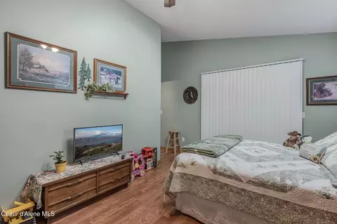 Bedroom - 251 E Park Ave, Harrison, ID 83833 photo 7 of 10