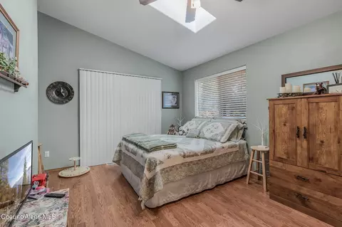 Bedroom - 251 E Park Ave, Harrison, ID 83833 photo 8 of 10