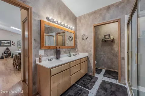 Bath - 251 E Park Ave, Harrison, ID 83833 photo 1 of 3
