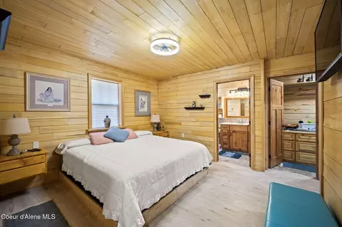 Bedroom - 109 E Kamloop Ave, Bayview, ID 83803 photo 2 of 2