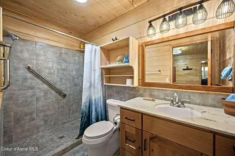 Bath - 109 E Kamloop Ave, Bayview, ID 83803 photo 2 of 2