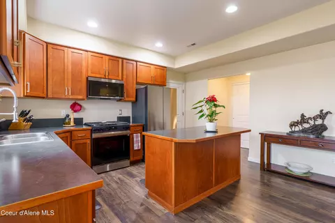 Kitchen - 3804 E Bogie Dr, Post Falls, ID 83854 photo 3 of 5