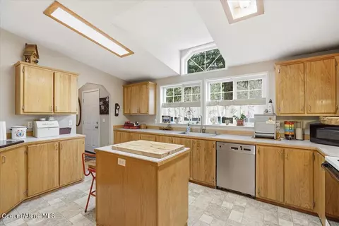 Kitchen - 92 E Walrose Loop, Hayden, ID 83835 photo 3 of 6