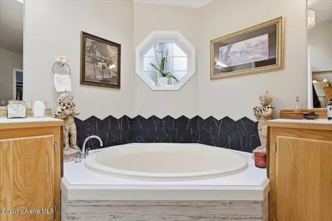 Bath - 92 E Walrose Loop, Hayden, ID 83835 photo 2 of 3