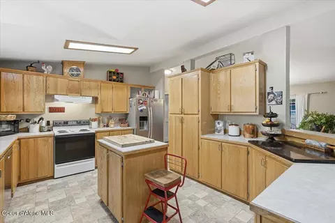 Kitchen - 92 E Walrose Loop, Hayden, ID 83835 photo 2 of 6