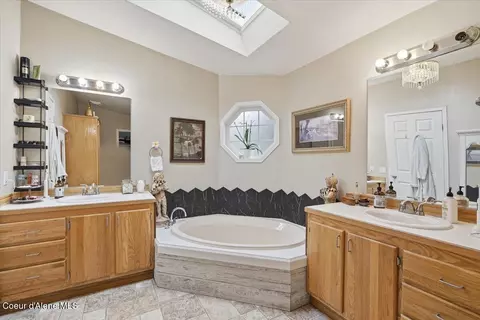 Bath - 92 E Walrose Loop, Hayden, ID 83835 photo 1 of 3