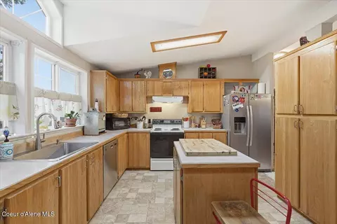 Kitchen - 92 E Walrose Loop, Hayden, ID 83835 photo 6 of 6