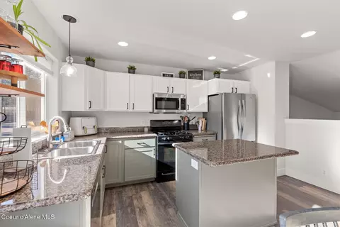 Kitchen - 5079 E Portside Ct, Post Falls, ID 83854 photo 3 of 4