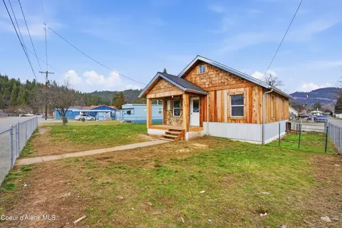 502 Wyoming Ave, Pinehurst, ID 83850