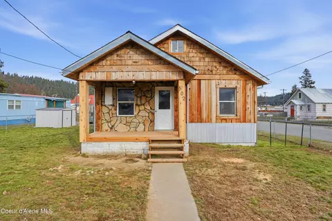 502 Wyoming Ave, Pinehurst, ID 83850