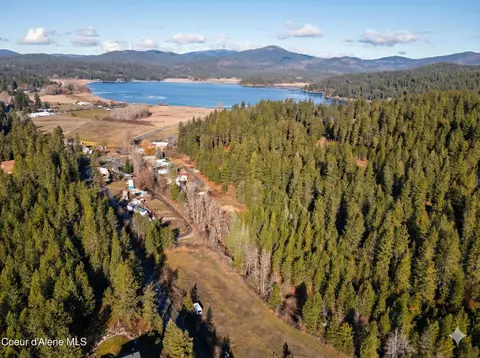 10176 N Cliff House Rd, Hauser, ID 83854