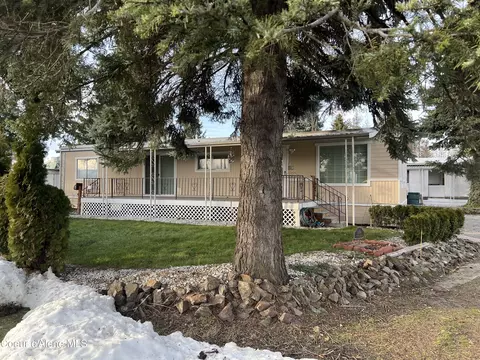 8459 N Sunny Ln #153, Hayden, ID 83835