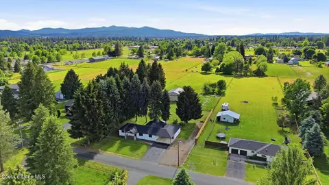5815 N 17th St, Dalton Gardens, ID 83815