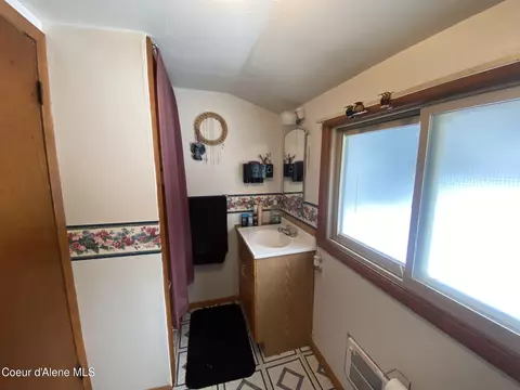 Bath - 46 Park Cir, Kellogg, ID 83837 photo 4 of 4