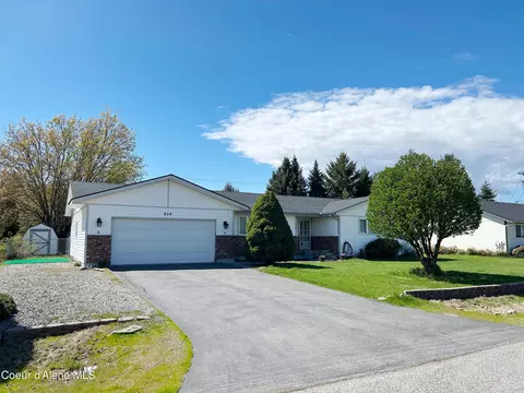 654 E Maple Pl, Hayden, ID 83835