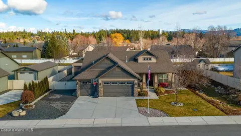 11418 N Emerald Dr, Hayden, ID 83835