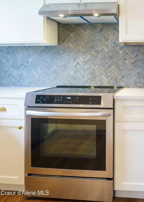 Kitchen - 514 E 13th Ave, Post Falls, ID 83854 photo 3 of 4