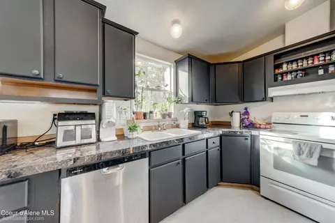 Kitchen - 116 N Woolsey Ct, Post Falls, ID 83854 photo 4 of 6