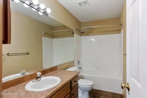 Bath - 2996 E Briar Ct, Athol, ID 83801 photo 4 of 5