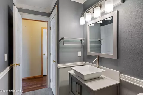 Bath - 2996 E Briar Ct, Athol, ID 83801 photo 2 of 5