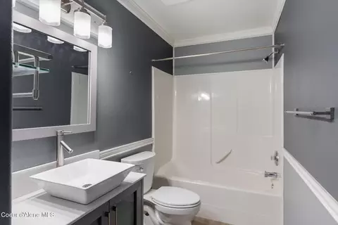 Bath - 2996 E Briar Ct, Athol, ID 83801 photo 3 of 5