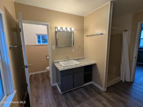 Bath - 402 Main St, Wardner, ID 83837 photo 4 of 5