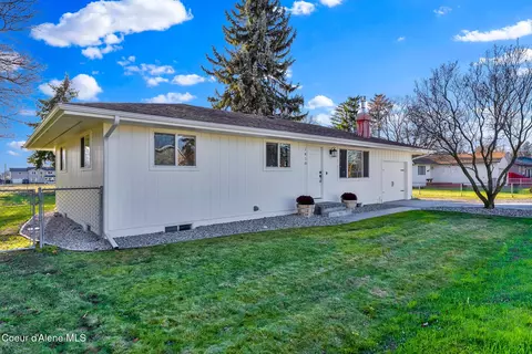 1810 W Honeysuckle Ave, Hayden, ID 83835