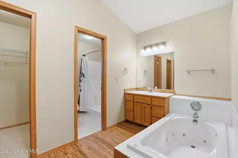 Bath - 561 E Sand Wedge Dr, Post Falls, ID 83854 photo 2 of 2