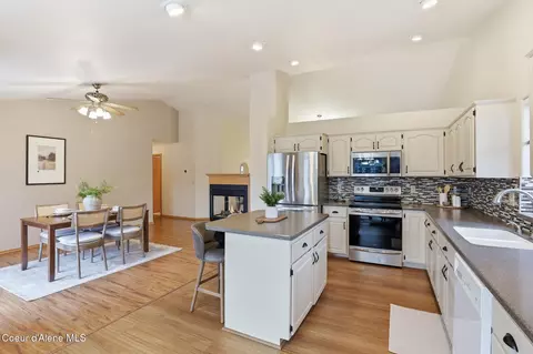Kitchen - 561 E Sand Wedge Dr, Post Falls, ID 83854 photo 4 of 4