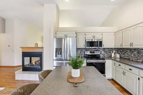 Kitchen - 561 E Sand Wedge Dr, Post Falls, ID 83854 photo 3 of 4