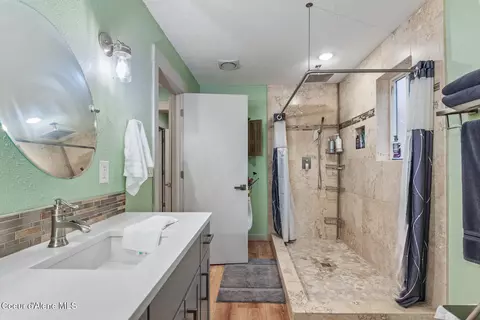 Bath - 2874 E Hudlow Rd, Hayden, ID 83835 photo 2 of 2