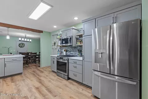 Kitchen - 2874 E Hudlow Rd, Hayden, ID 83835 photo 3 of 4