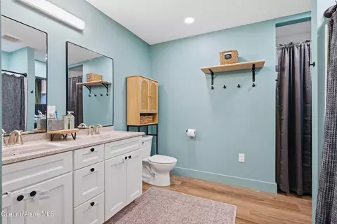 Bath - 417 Pine St, Sandpoint, ID 83864 photo 1 of 6