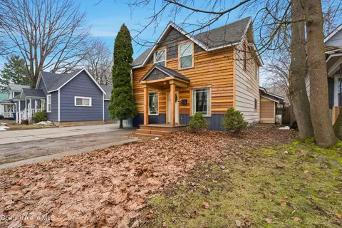 Exterior - 417 Pine St, Sandpoint, ID 83864 photo 4 of 7