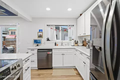 Kitchen - 417 Pine St, Sandpoint, ID 83864 photo 4 of 7