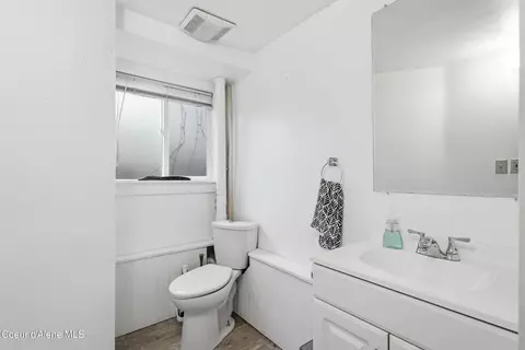 Bath - 417 Pine St, Sandpoint, ID 83864 photo 4 of 6