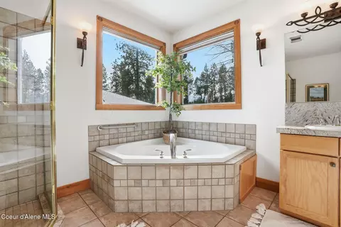 Bath - 706 N Dundee Dr, Post Falls, ID 83854 photo 4 of 5