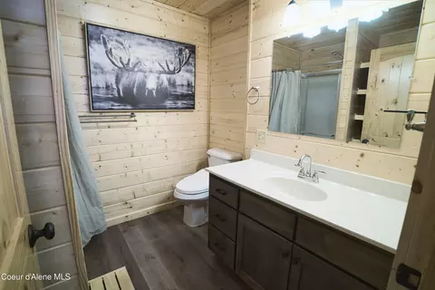Bath - 452 Ruby Creek Rd, Naples, ID 83847 photo 3 of 5