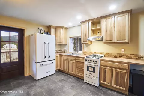 Kitchen - 452 Ruby Creek Rd, Naples, ID 83847 photo 5 of 5