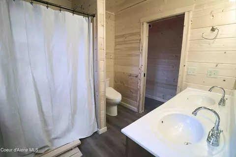 Bath - 452 Ruby Creek Rd, Naples, ID 83847 photo 4 of 5